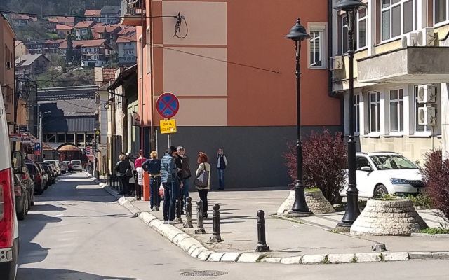 Penzionerima automatski po 100 evra, ostali će morati da se prijave