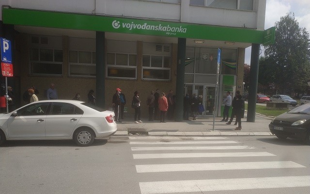 Užičani strpljivi u redovima