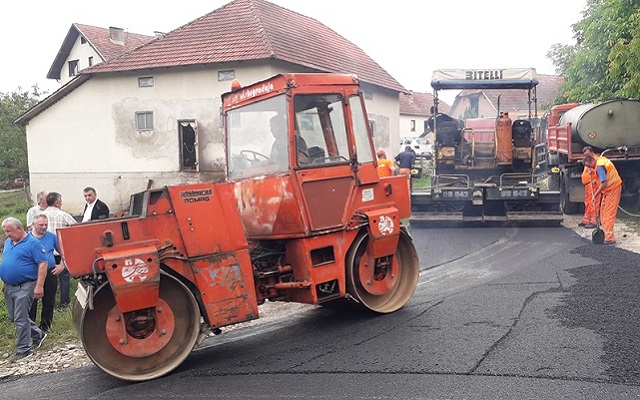 Asfaltiranje u Lunovom Selu