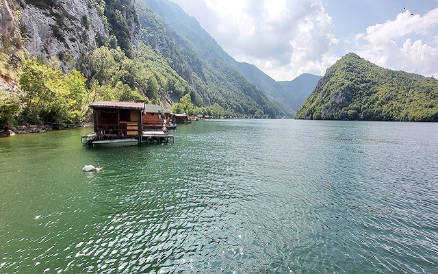 Voda na Perućcu dobra za kupanje