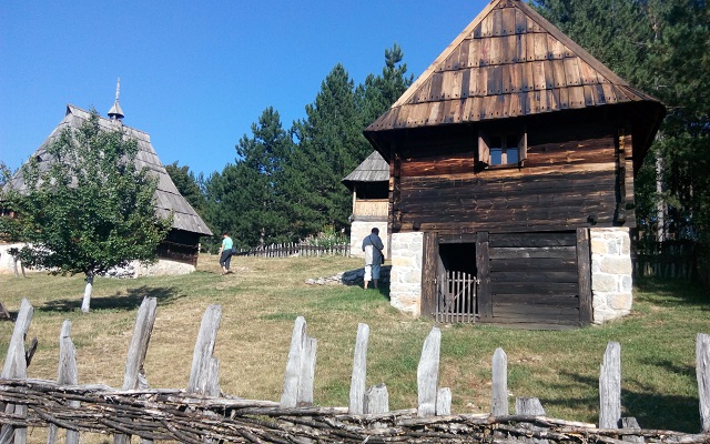 Pet milona za Multifunkcionalni centar za kulturu u Sirogojnu