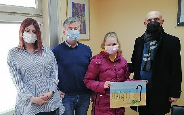 Milena Vićević, direktorka RCU, Duško Ljujić, direktor JKP „Vodovod“, Andrijana Jevđić, nagrađena i Danijel Radević, direktor Prve osnovne škole