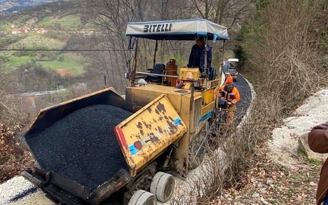 Asfalt na sedam putnih pravaca u MZ Krčagovo