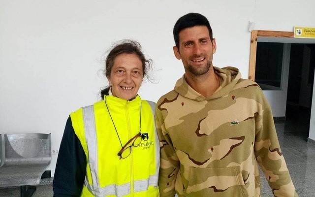 Novak Đoković i Tatjana Milošević, službenica Aerodroma "Ponikve"