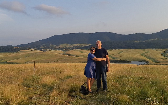 Volim prostor bivše Jugoslavije, na kome sam rođena, gde sam živela i školovala se, a osećam da nisam dovoljno upoznala istok Srbije. Jesam ono uobičajeno: Đerdap, Negotin, Kladovo, ali ne i srce - Miroč i Staru planinu, mala mesta, vodopade... i nisam bila u Kikindi. Za ovo leto, u planu nam je Kikinda, Bela Crkva, Vršac. Već sam našla kuću na obali u Beloj Crkvi, u zelenilu, jer hotele ne volim.