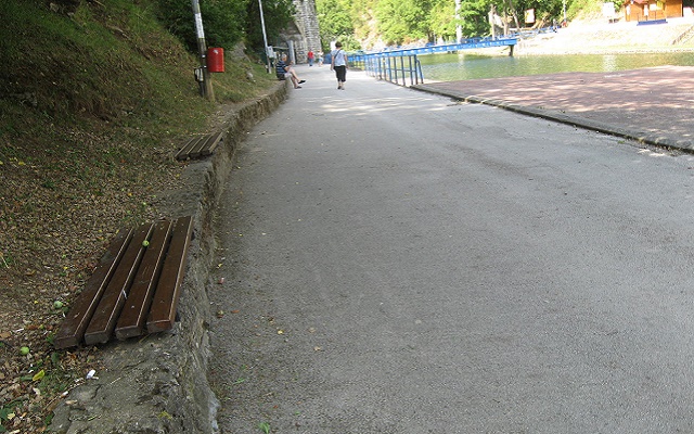Samo četiri stare klupe nisu zamenjene