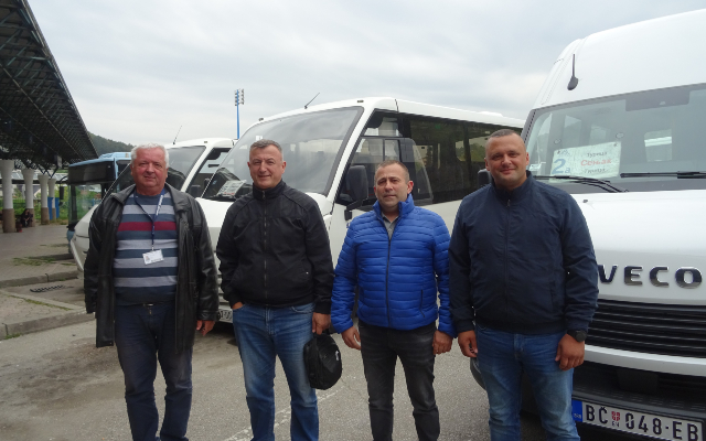 Vozači Vasilije Simić i Dragan Petronijević, šef saobraćaja Predrag Marković i vozač Darko Dimitrijević