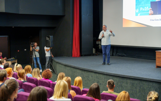 Dr Ranko Rajović: Mi detetu moramo da pomognemo da se igra
