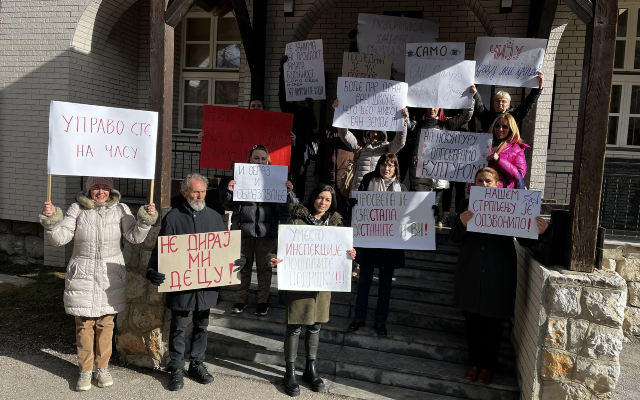 Protestni skup podrške prosvetnim radnicima u Čajetini