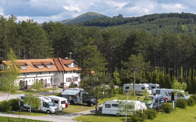 Kamp „Zlatibor“ otvorio sezonu – holandski kamperi među prvim gostima