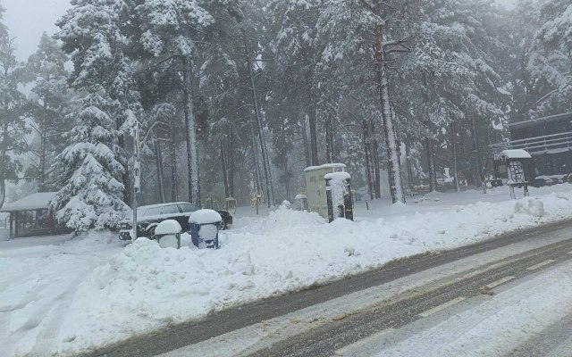 Na Zlatiboru 35 cm snega, vanredno stanje u četiri opštine