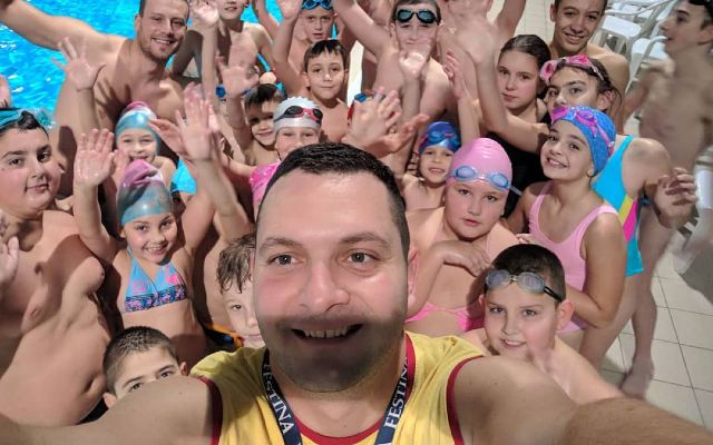 Trener Marko Simović sa decom, Foto: PK "Stari grad", Instagram