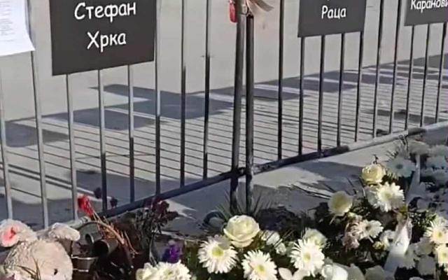 Godišnjica tragedije na železničkoj stanici u Novom Sadu: građani i studenti odaju poštu nastradalima
