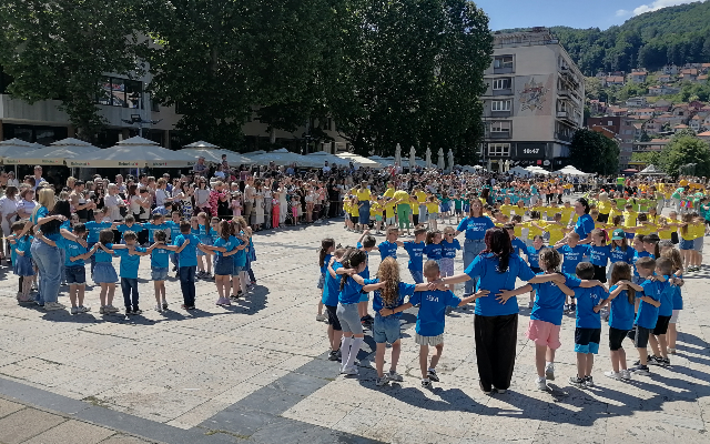 Završni ples predškolaca na trgu (VIDEO)