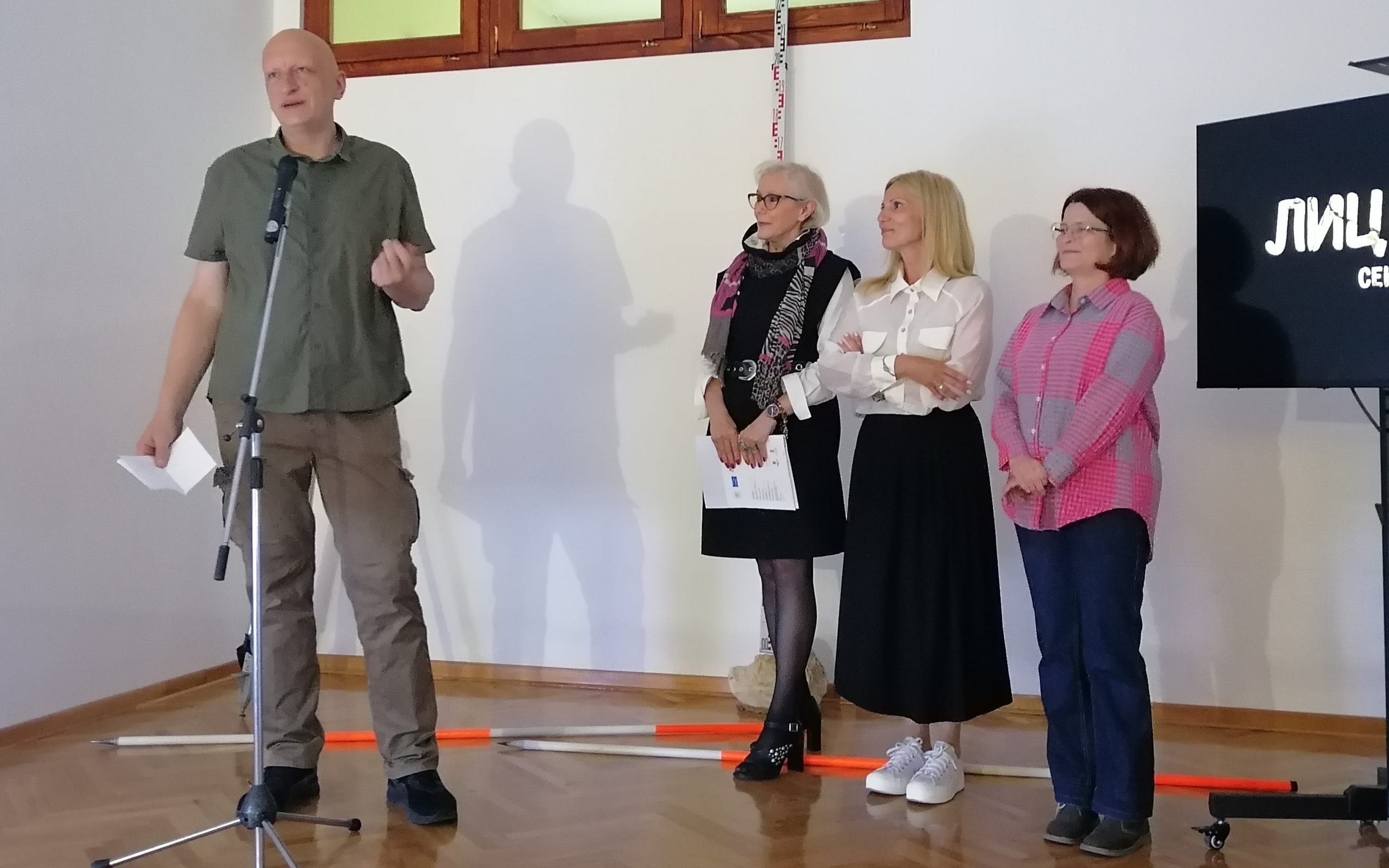 Sleva autor izložbe Sreten Vuković, zatim direktorka Muzeja Slavica Stefanović i arheolozi Radmila Jović i Marina Kotarac